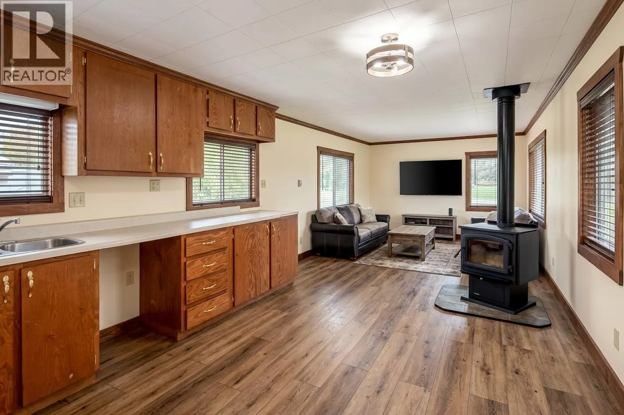 909 Ryter Road W
