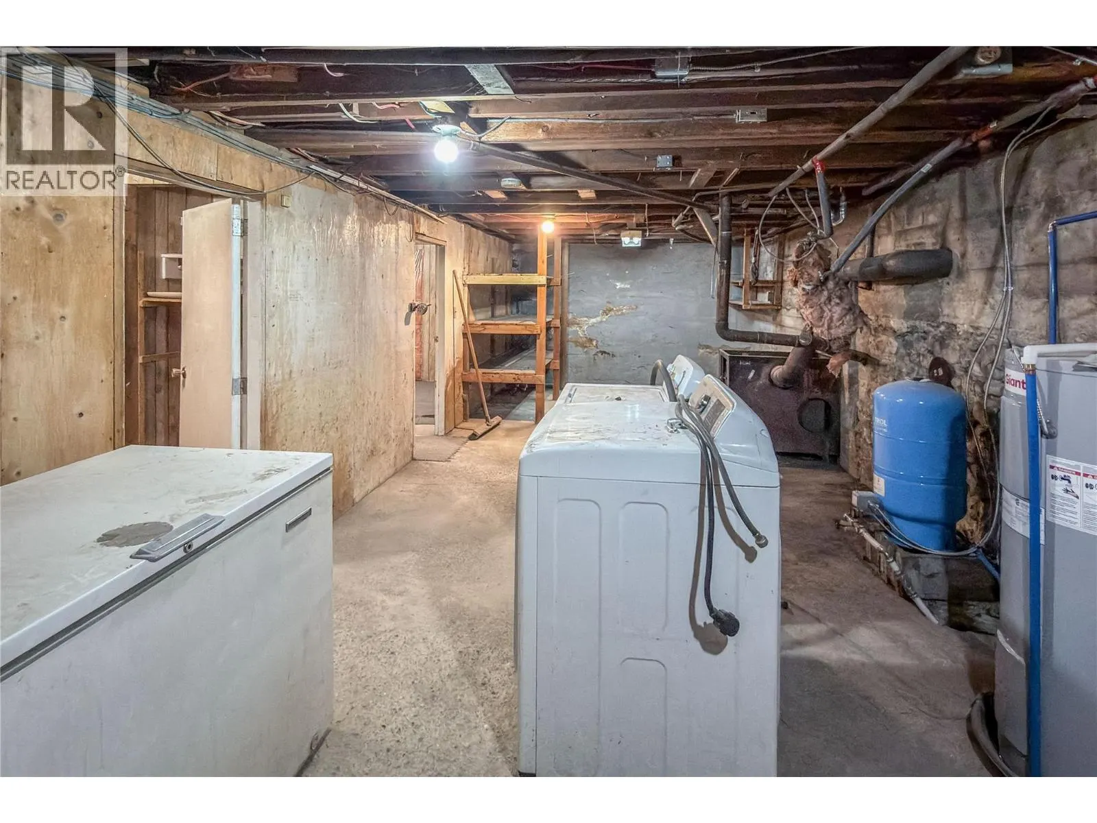 909 Ryter Road W