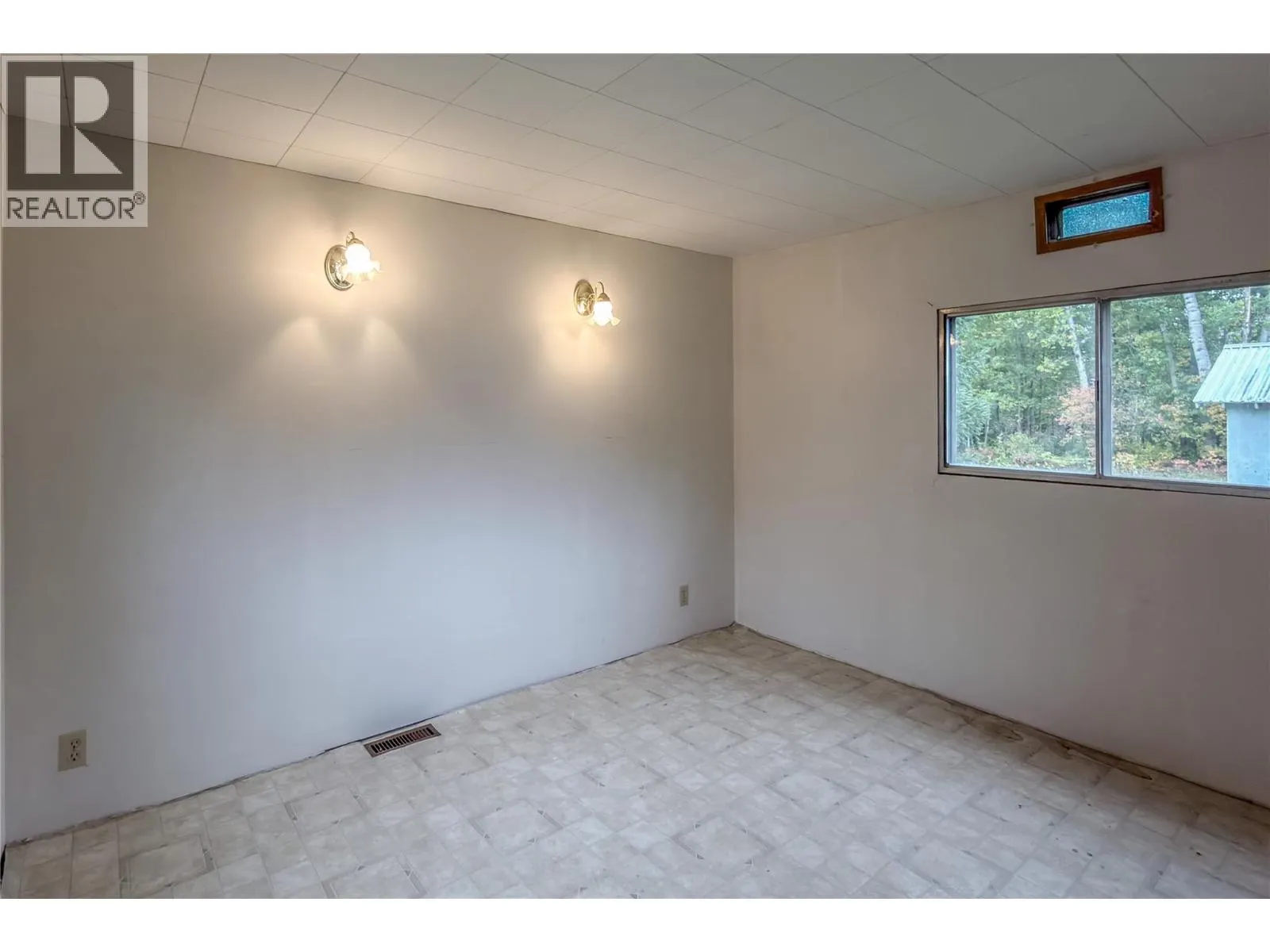 909 Ryter Road W