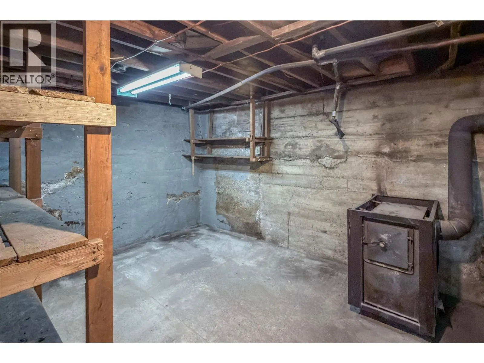 909 Ryter Road W