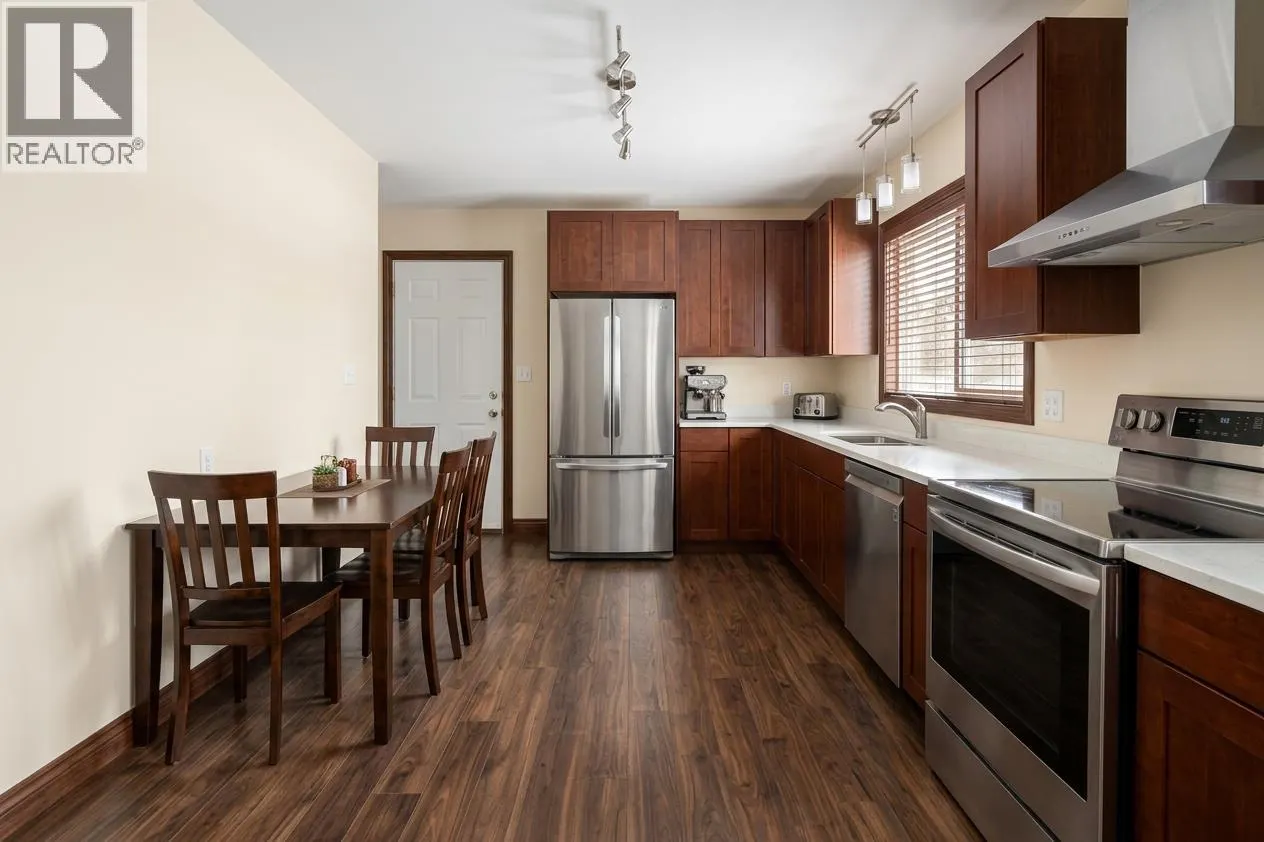 909 Ryter Road W