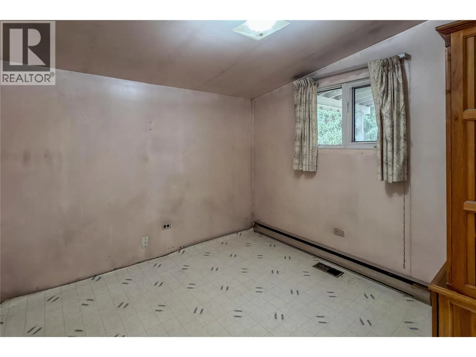 909 Ryter Road W