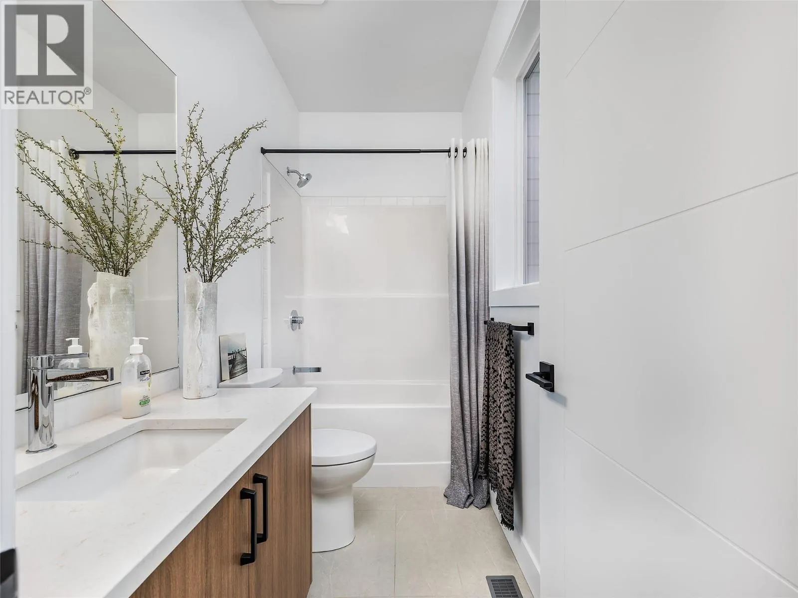 7735 Okanagan Hills Boulevard Unit# 67