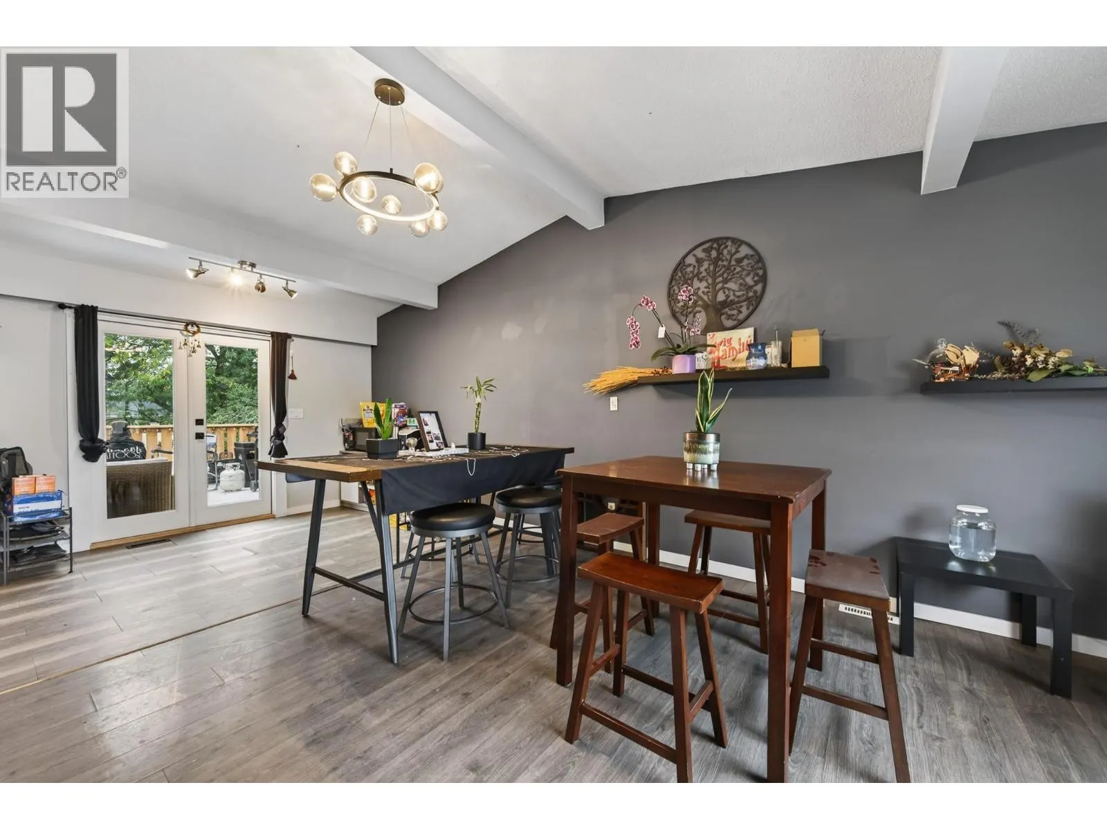 859 DEVER Drive