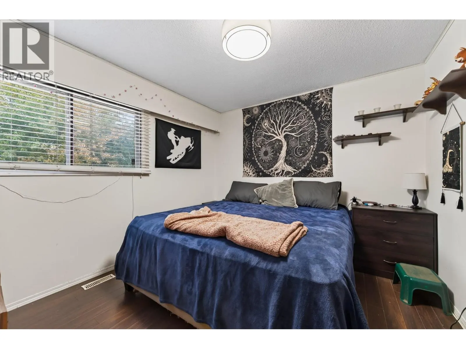 859 DEVER Drive