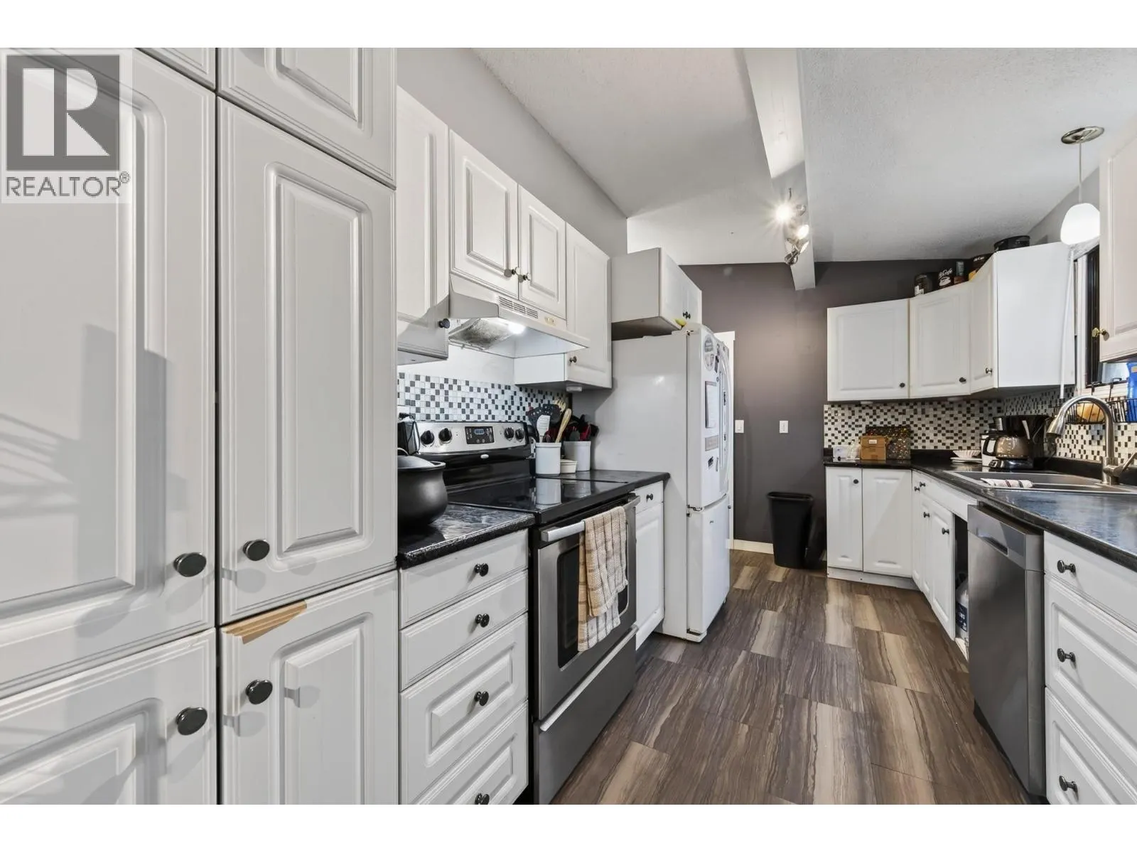 859 DEVER Drive