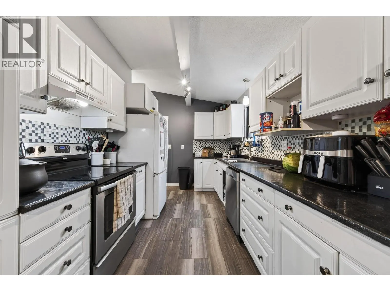 859 DEVER Drive