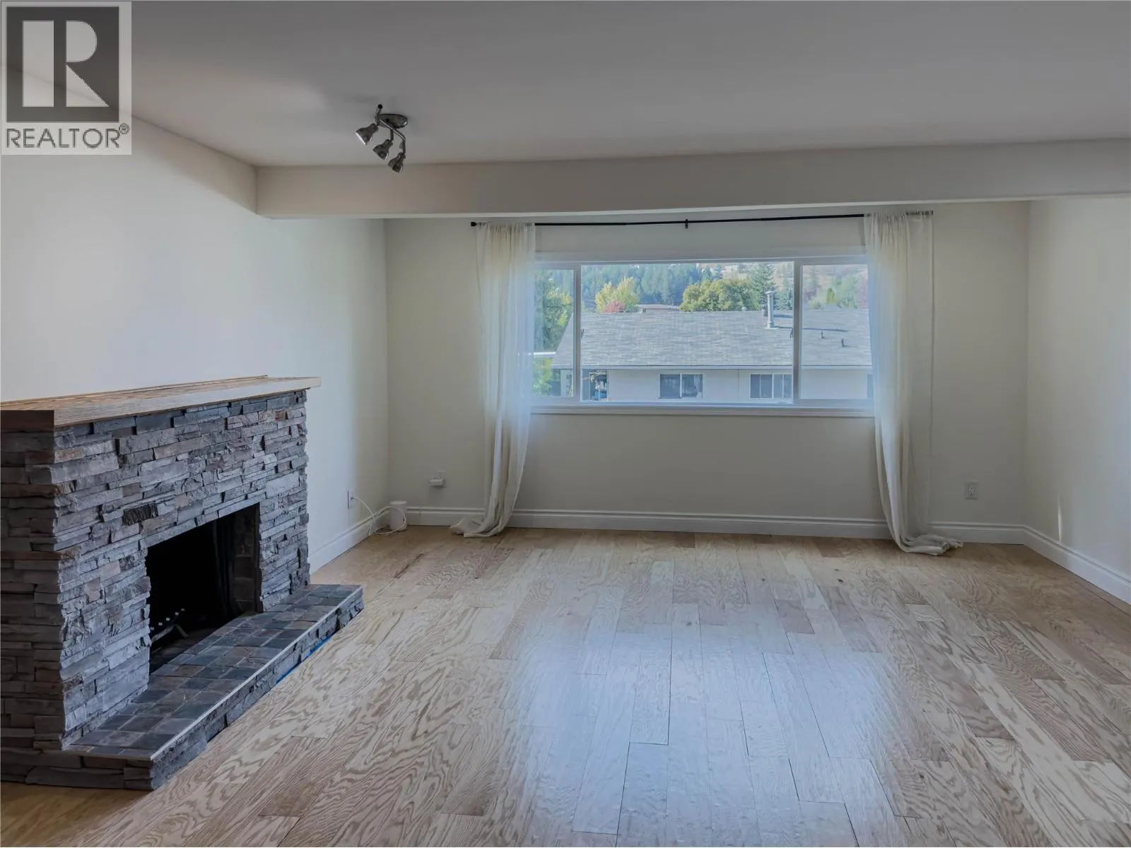 1595 MT DUFFERIN Avenue