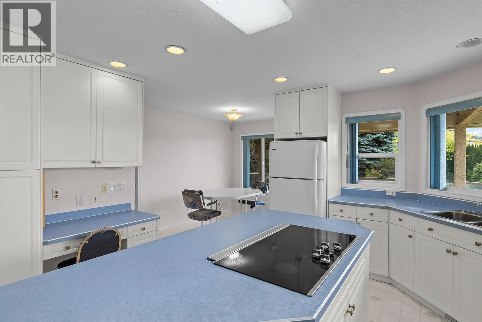695 Valley Road