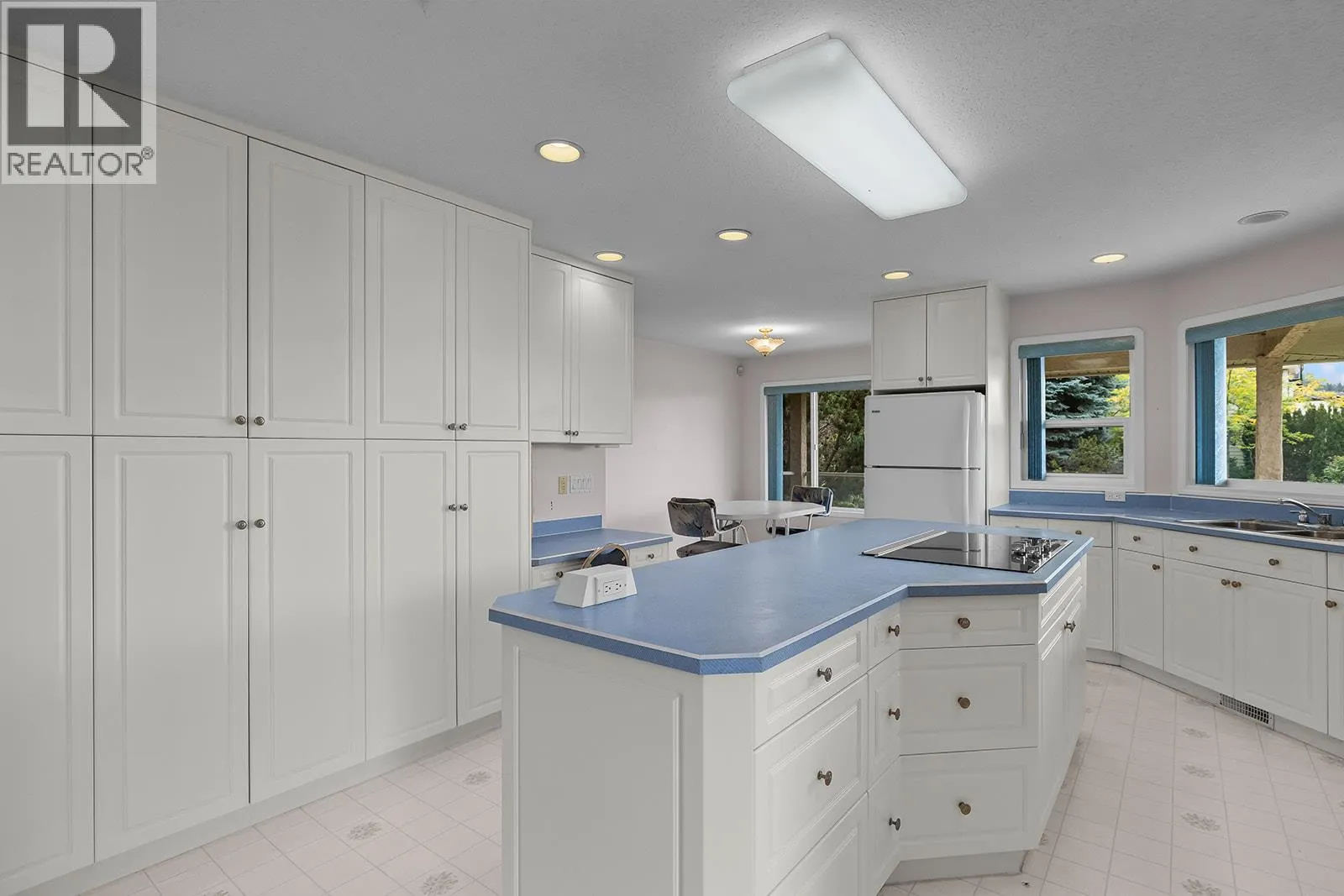 695 Valley Road