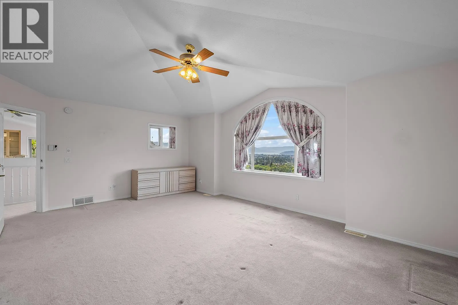 695 Valley Road