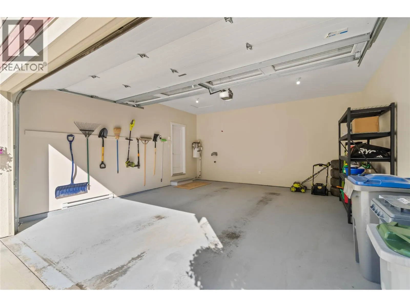 1939 COLDWATER Drive Unit# 112