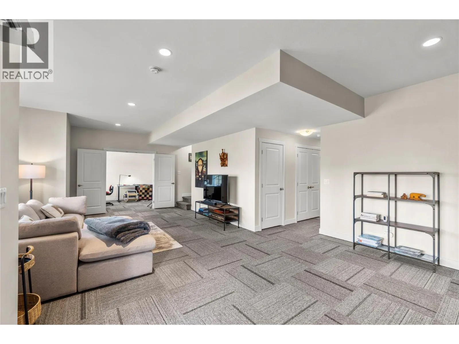 1939 COLDWATER Drive Unit# 112