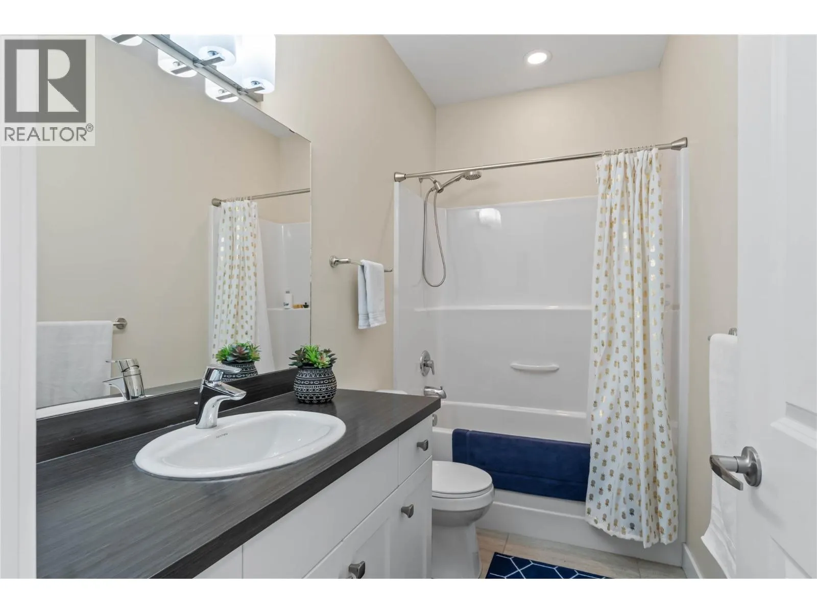 1939 COLDWATER Drive Unit# 112