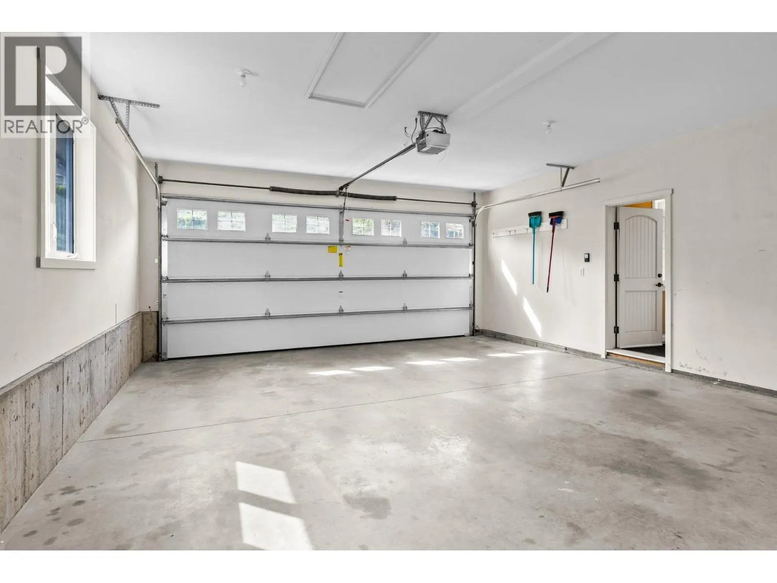 3869 Angus Drive