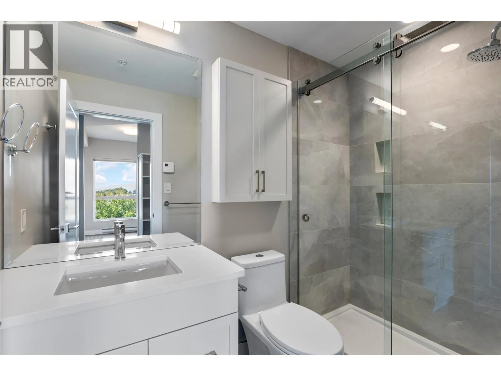 875 UNIVERSITY Drive Unit# 203
