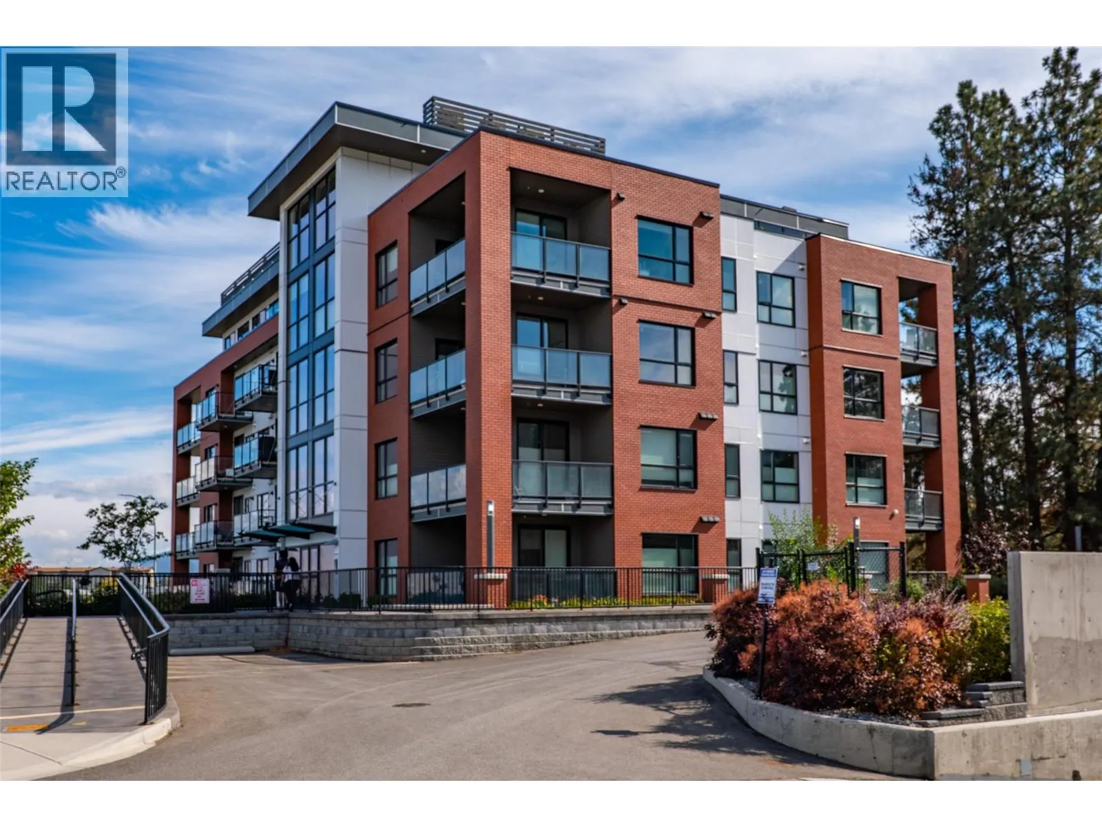 875 UNIVERSITY Drive Unit# 203