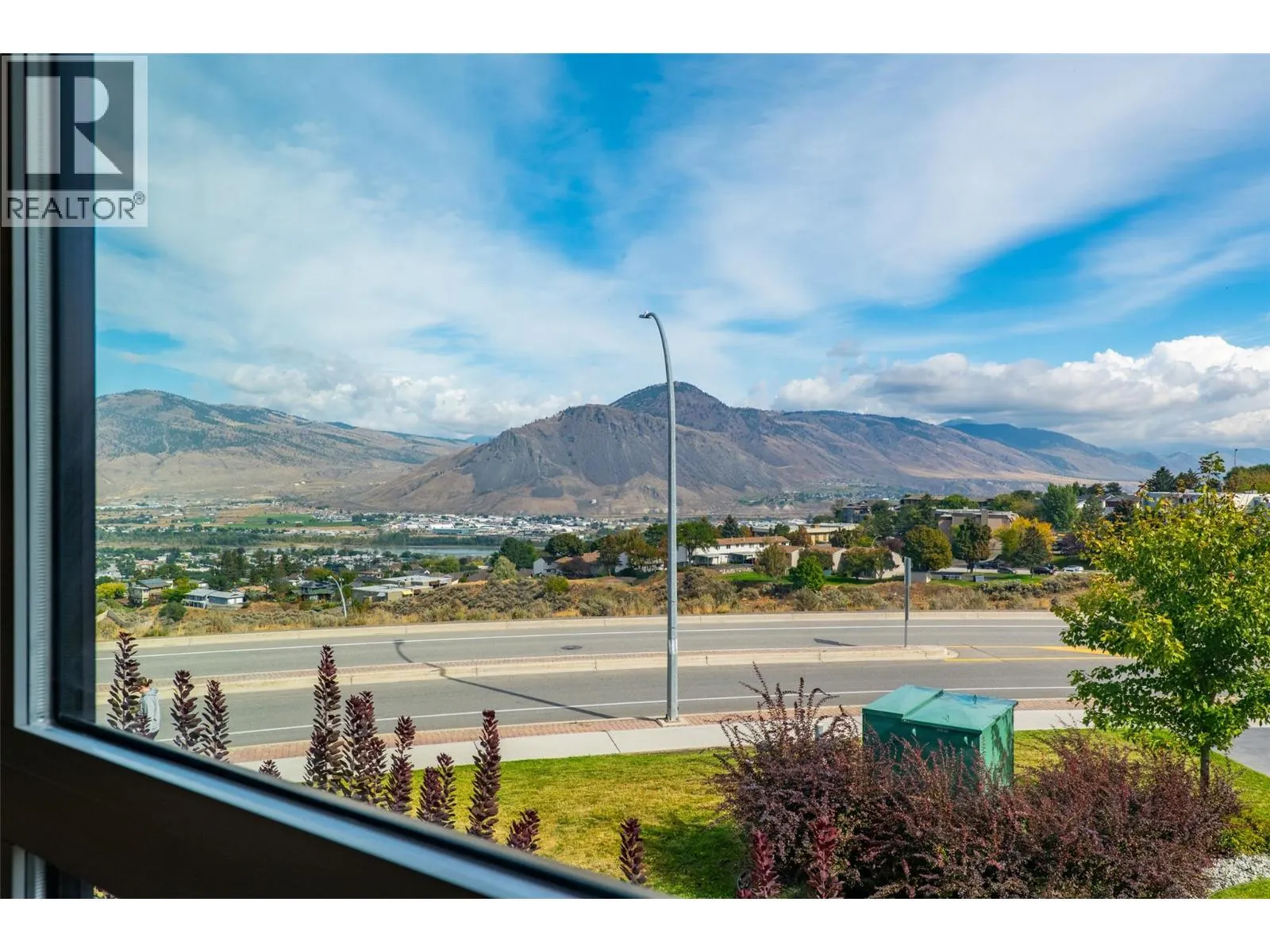 875 UNIVERSITY Drive Unit# 203