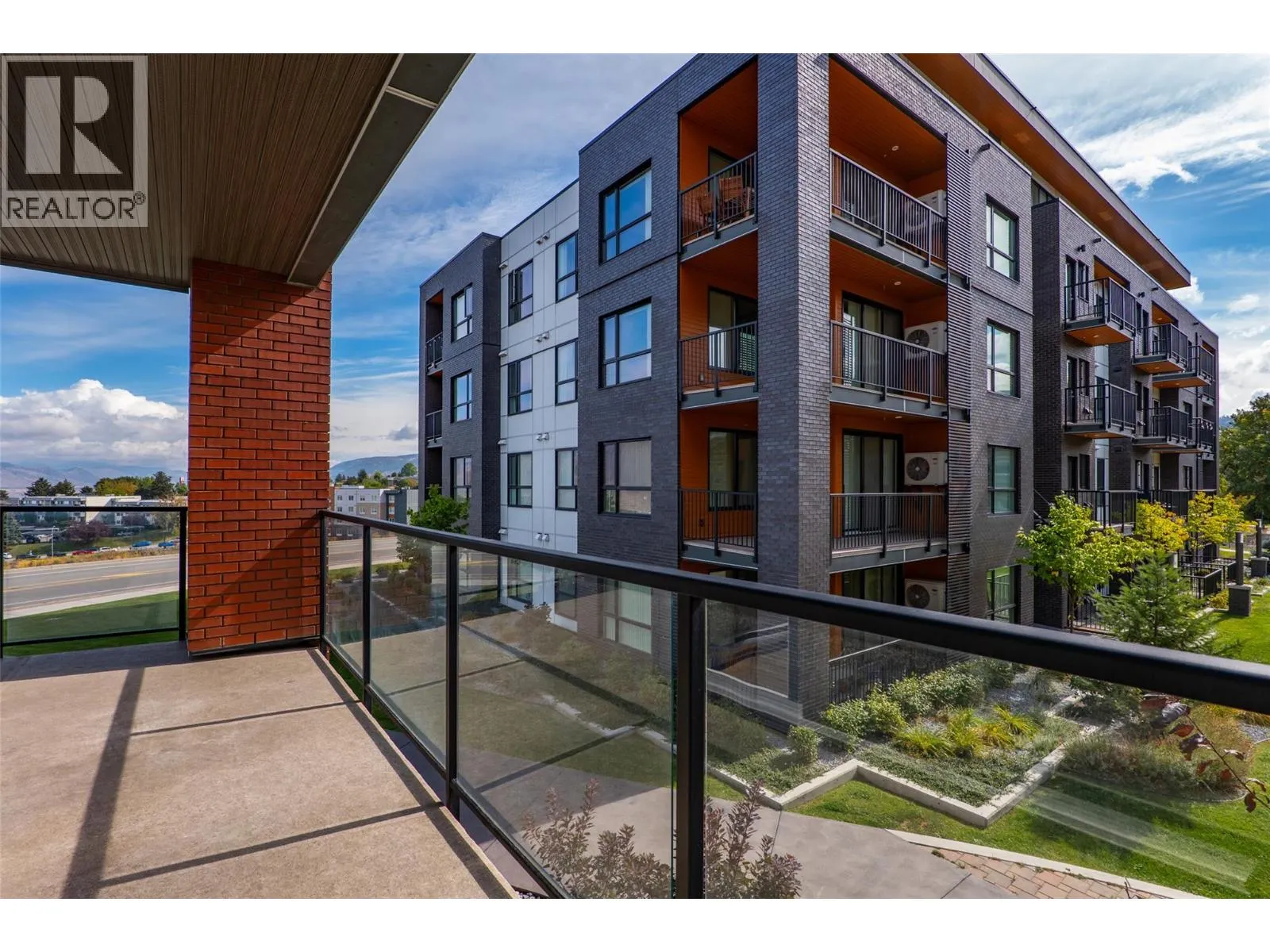875 UNIVERSITY Drive Unit# 203