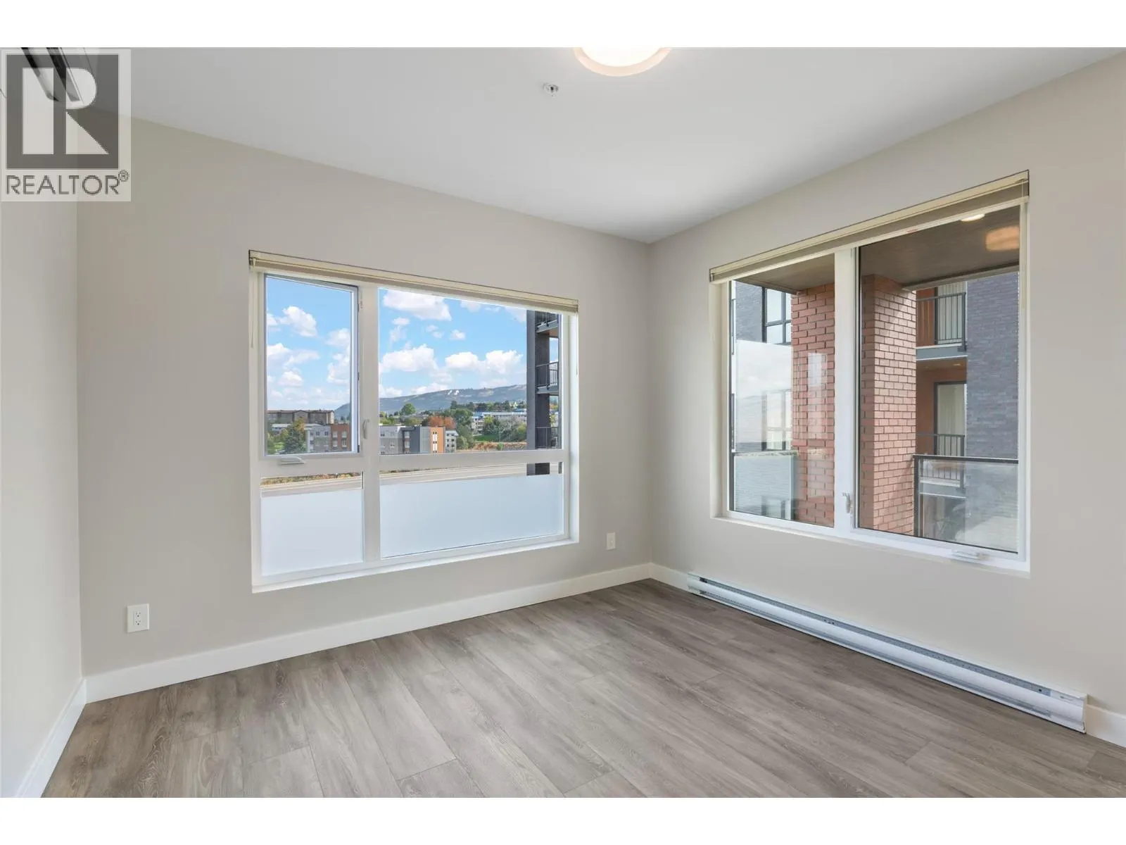 875 UNIVERSITY Drive Unit# 203