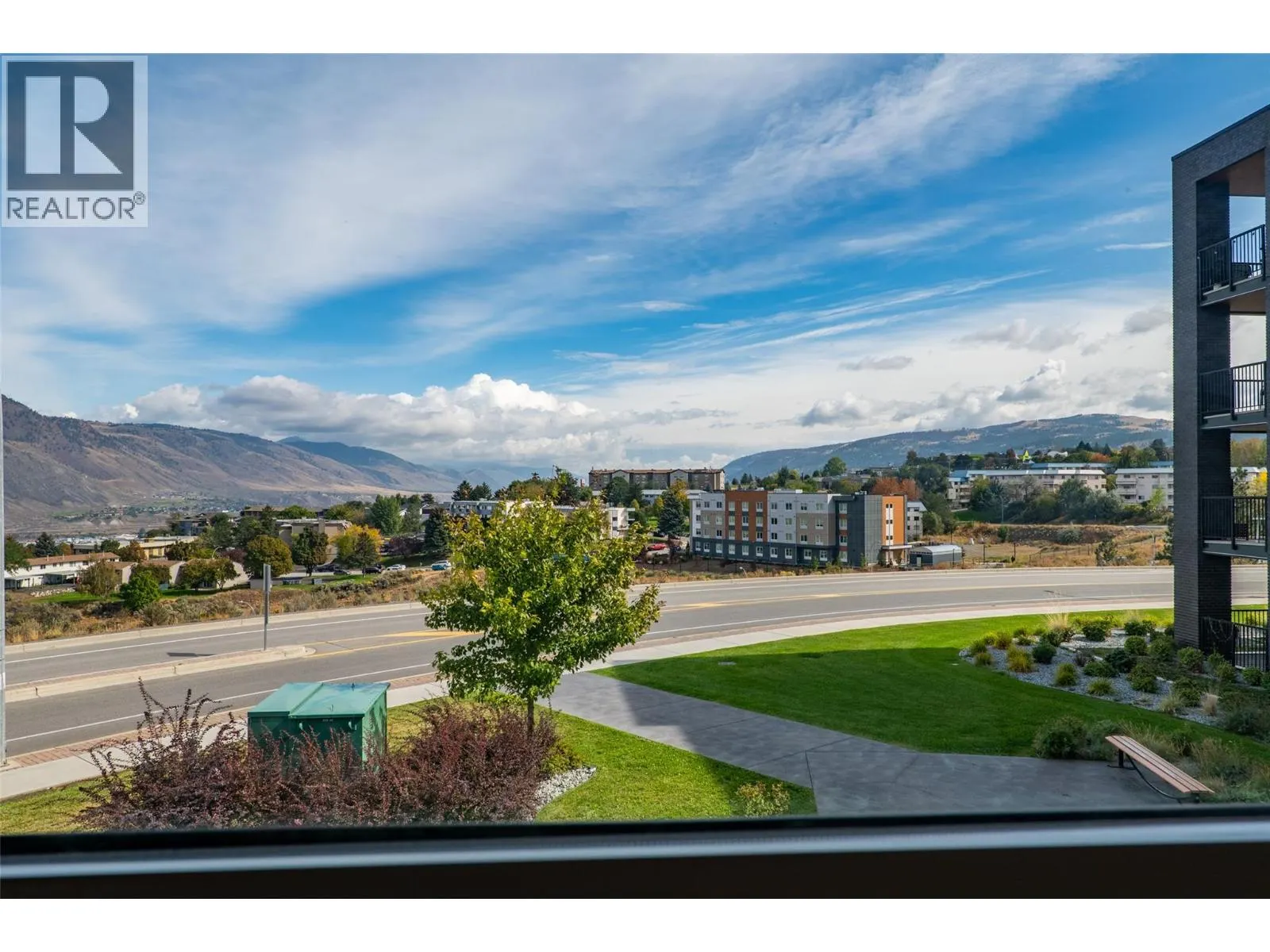 875 UNIVERSITY Drive Unit# 203