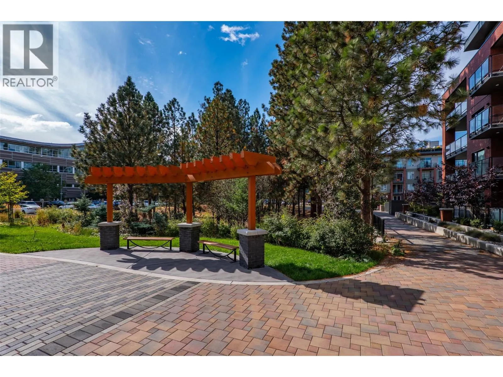 875 UNIVERSITY Drive Unit# 203