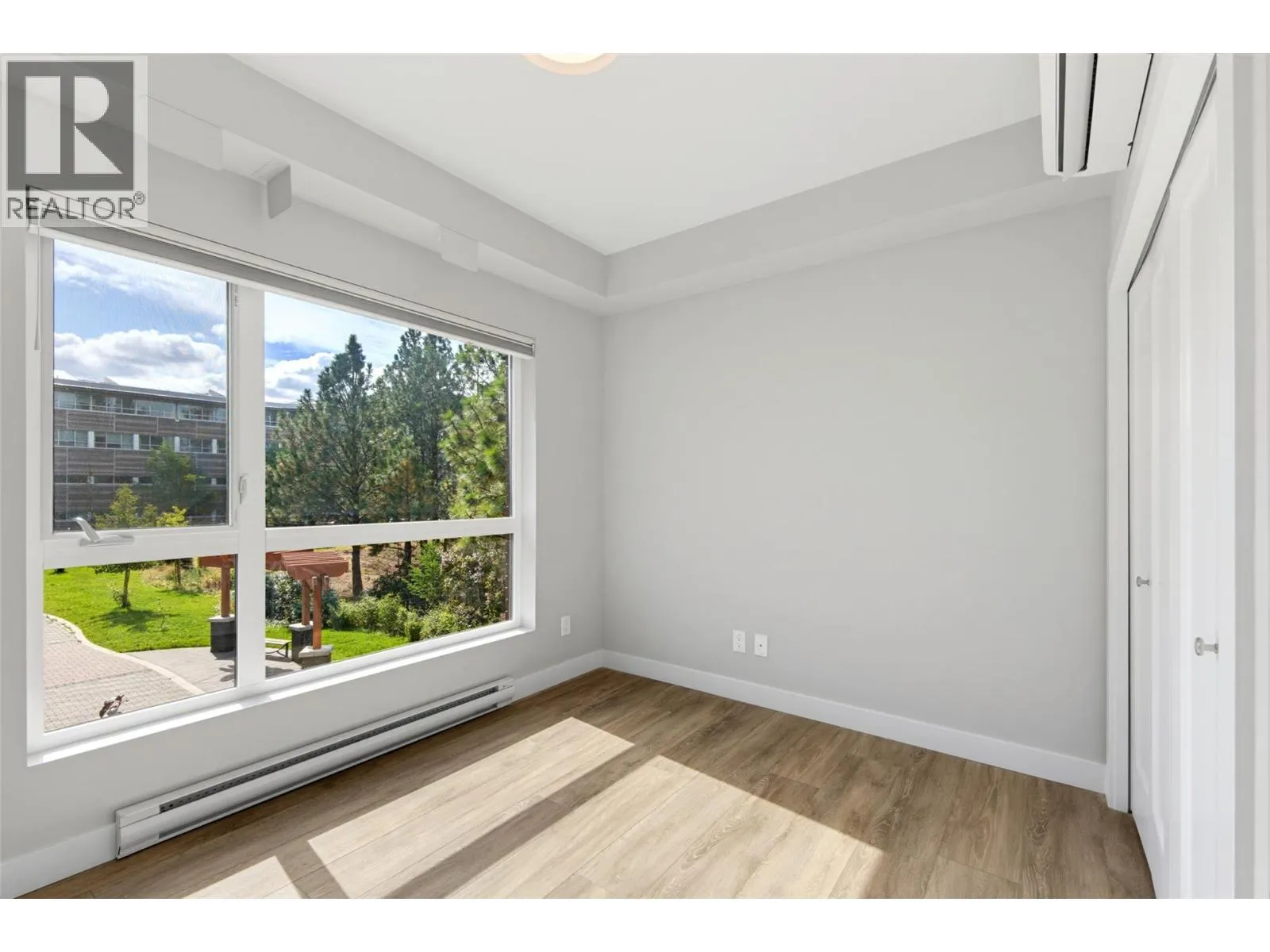 875 UNIVERSITY Drive Unit# 203