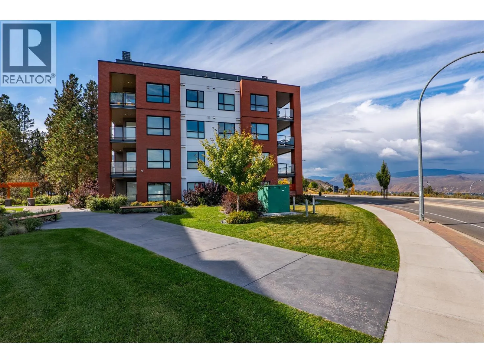875 UNIVERSITY Drive Unit# 203