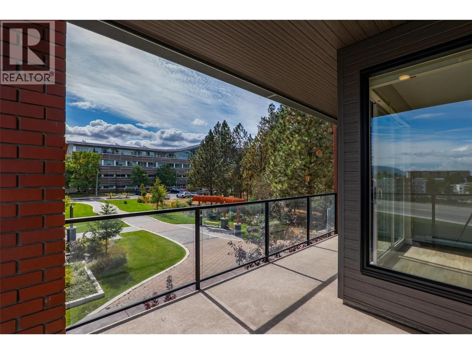 875 UNIVERSITY Drive Unit# 203