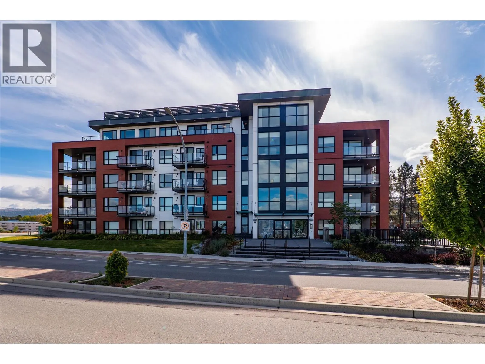 875 UNIVERSITY Drive Unit# 203