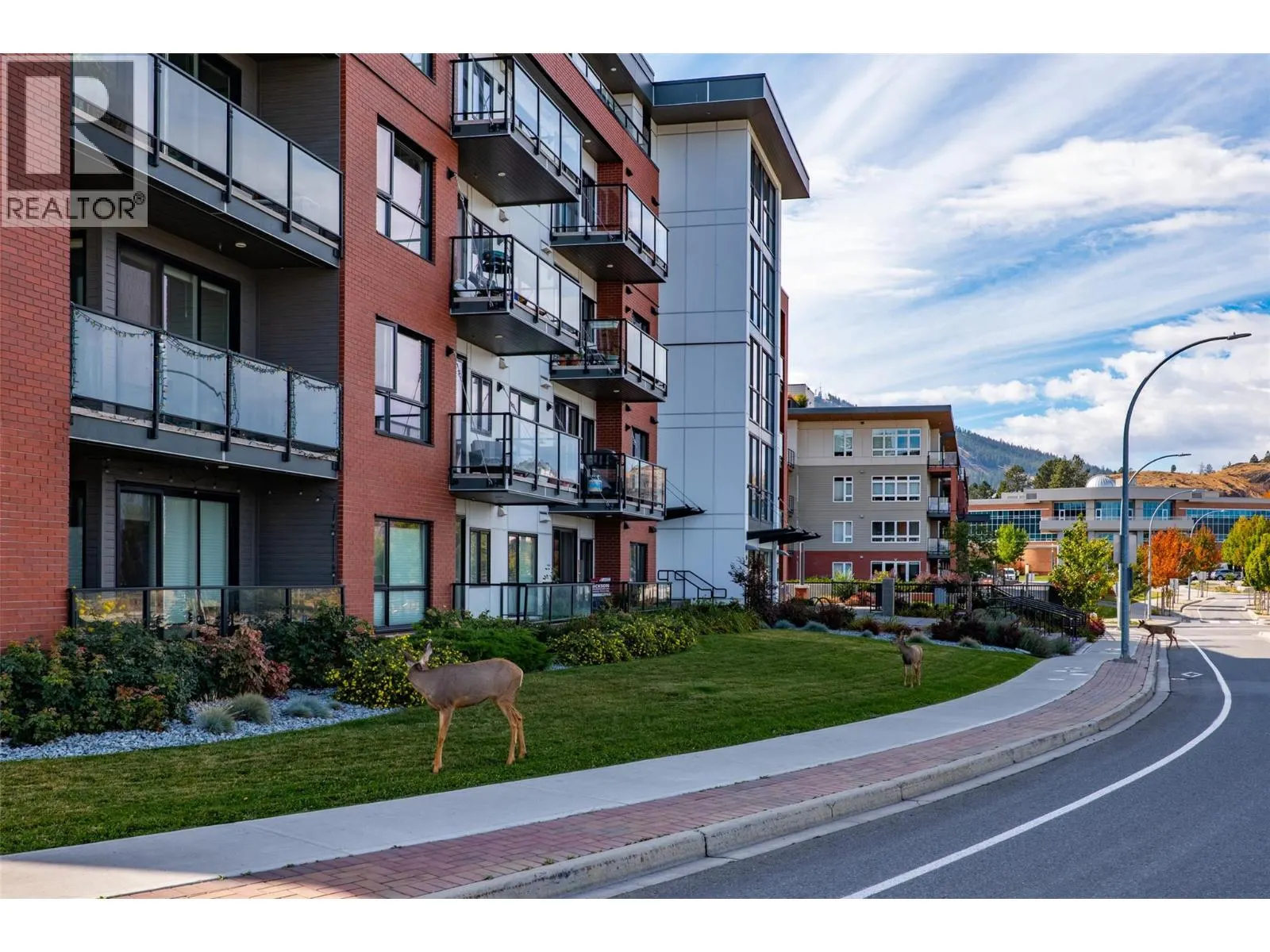 875 UNIVERSITY Drive Unit# 203