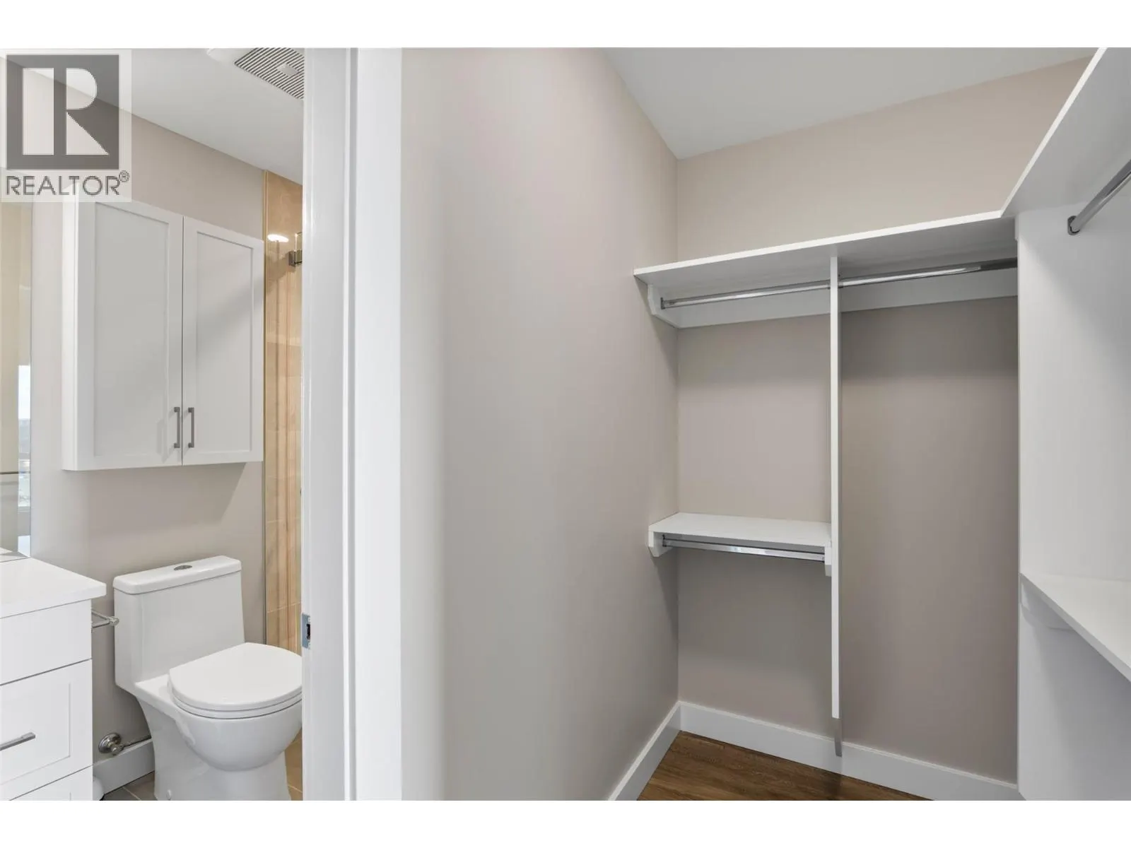 875 UNIVERSITY Drive Unit# 203