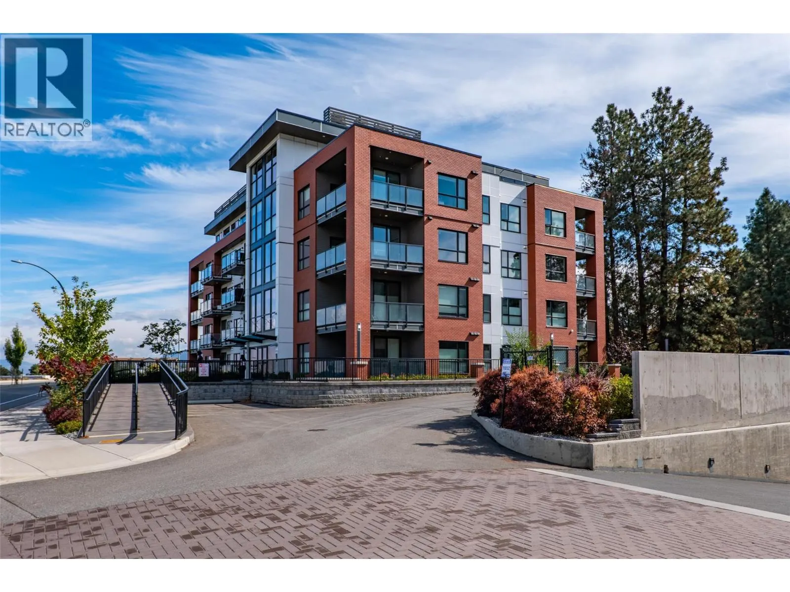 875 UNIVERSITY Drive Unit# 203