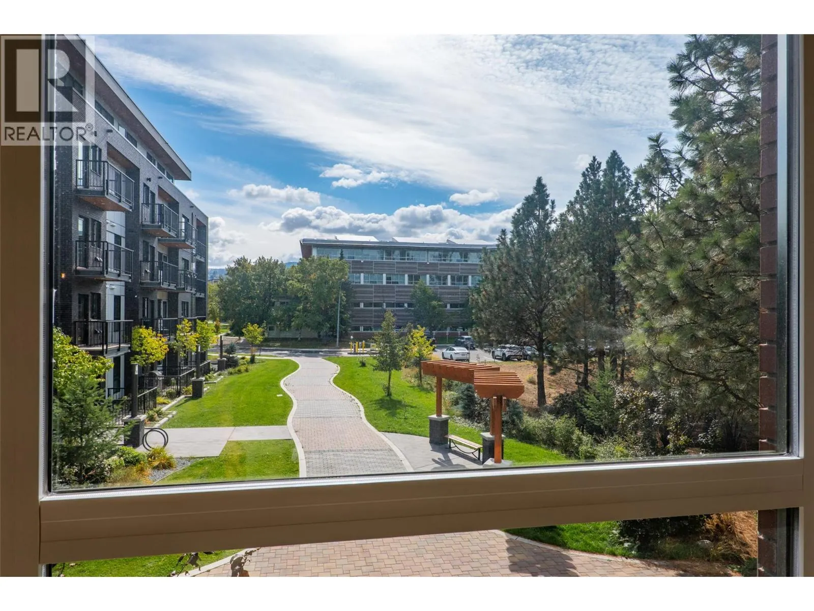 875 UNIVERSITY Drive Unit# 203