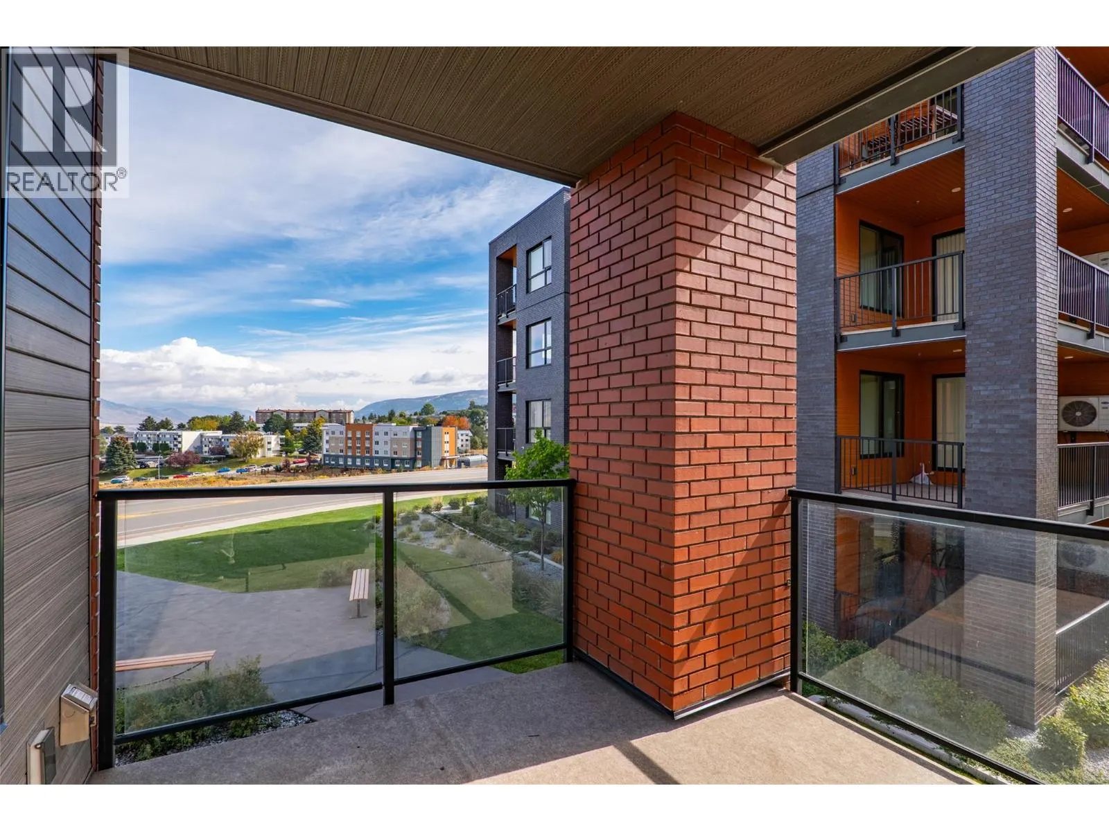 875 UNIVERSITY Drive Unit# 203