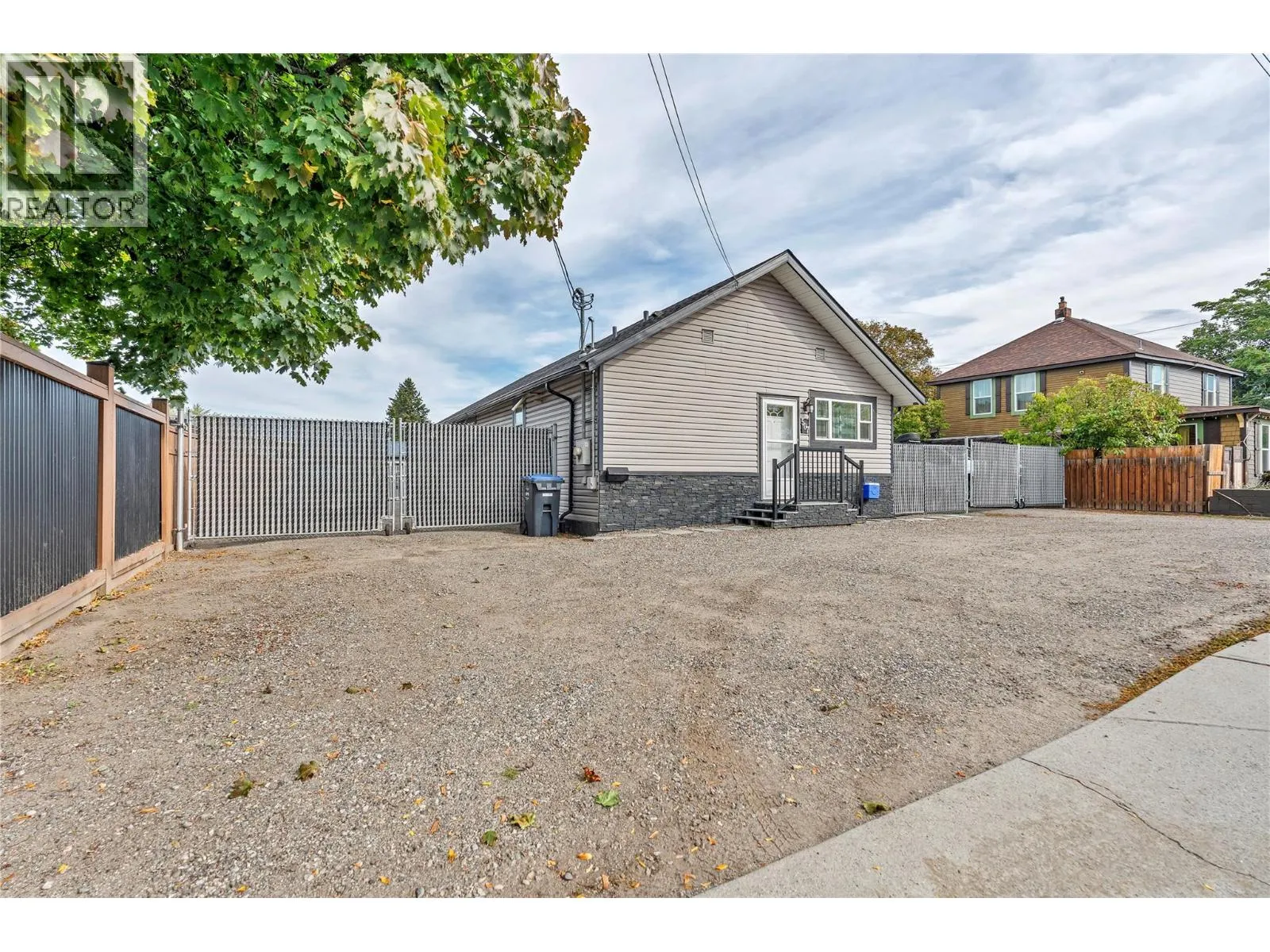 507 Duncan Avenue W