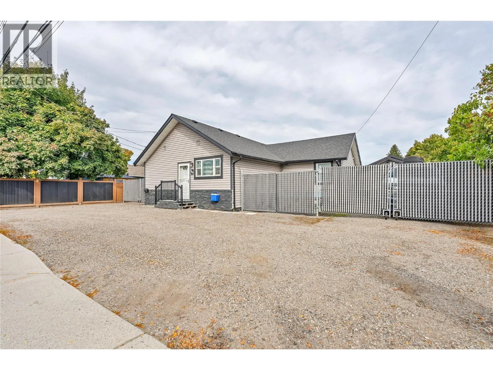 507 Duncan Avenue W