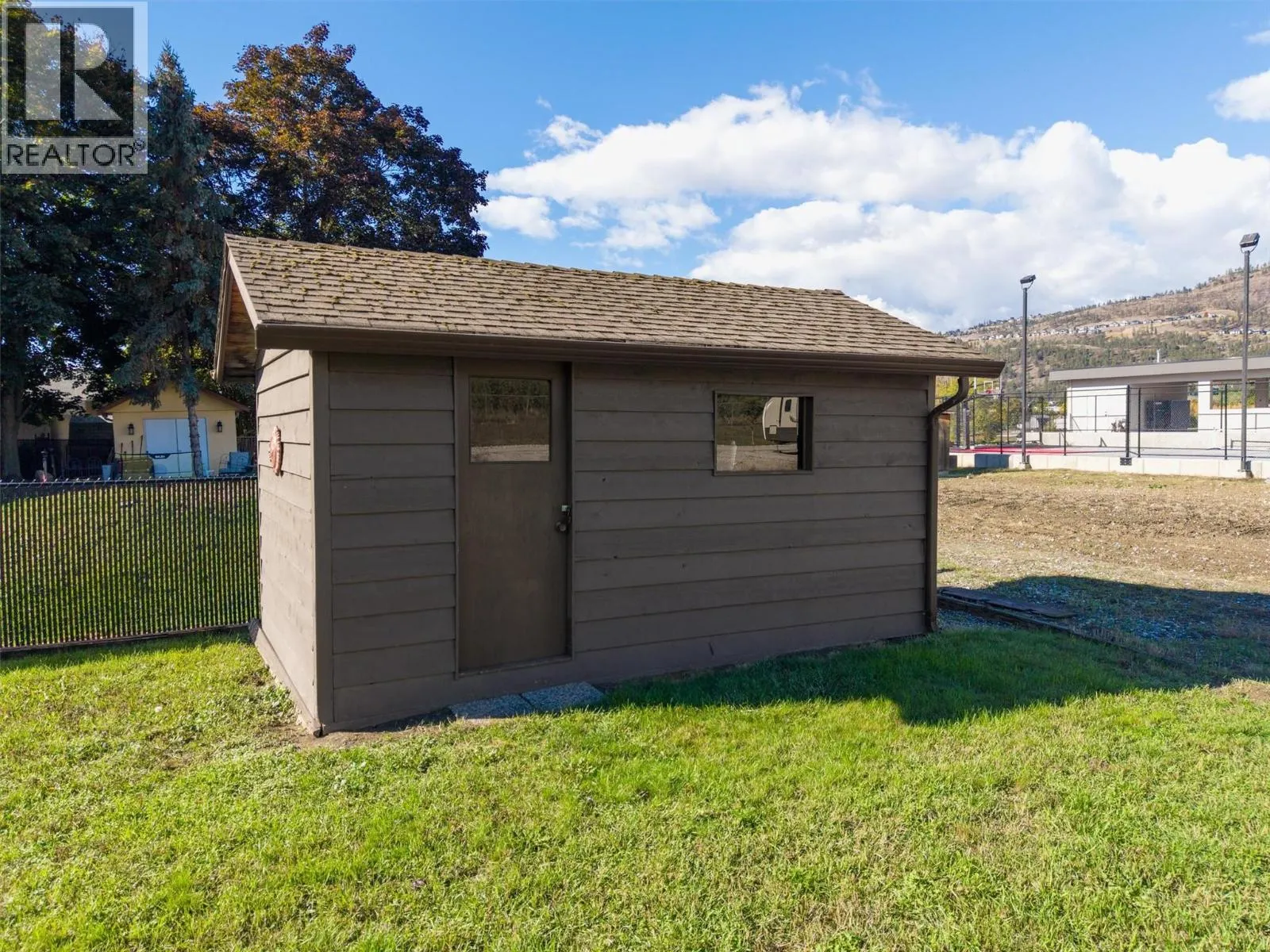 392 Valley Road N