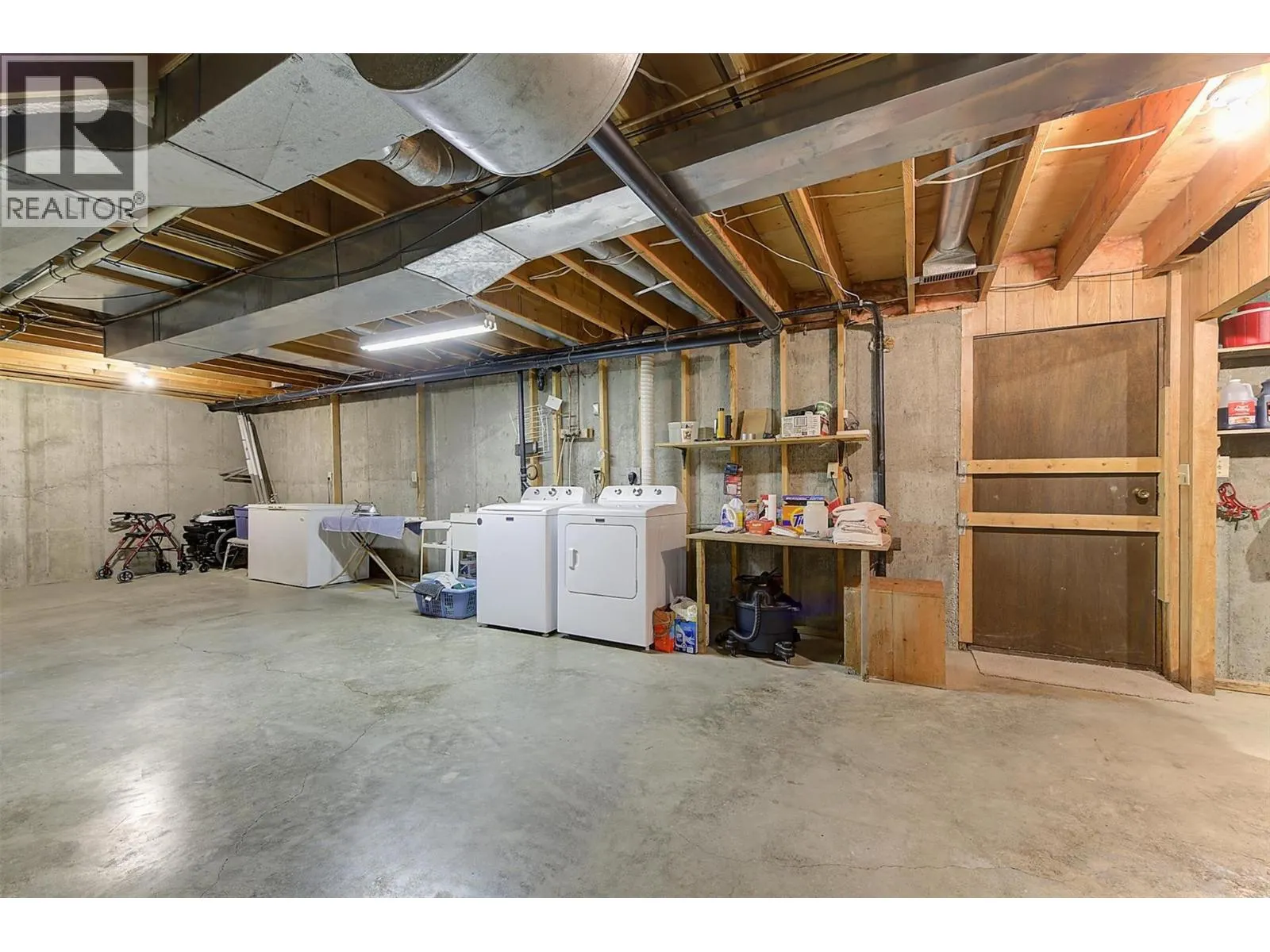 392 Valley Road N