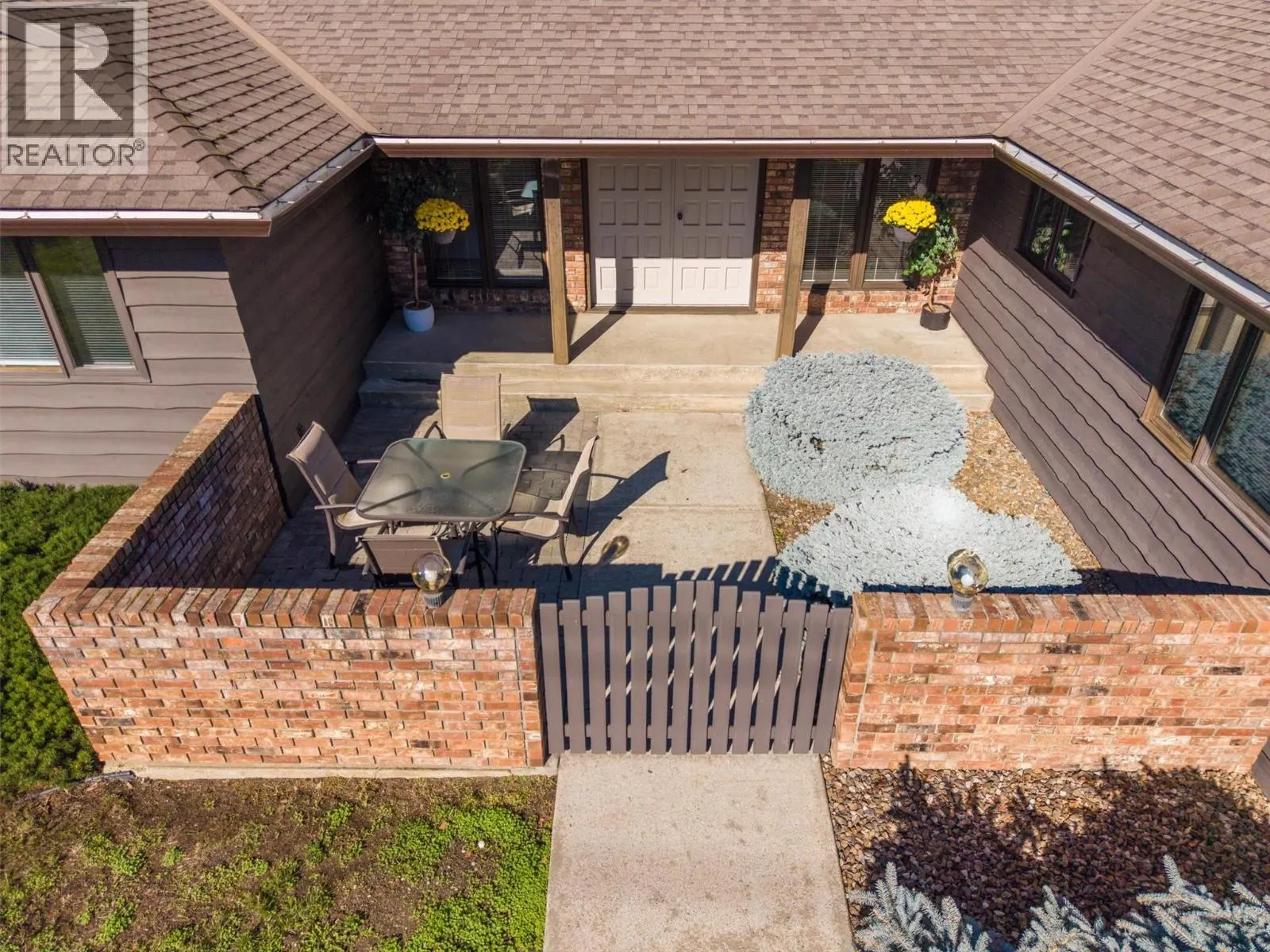 392 Valley Road N
