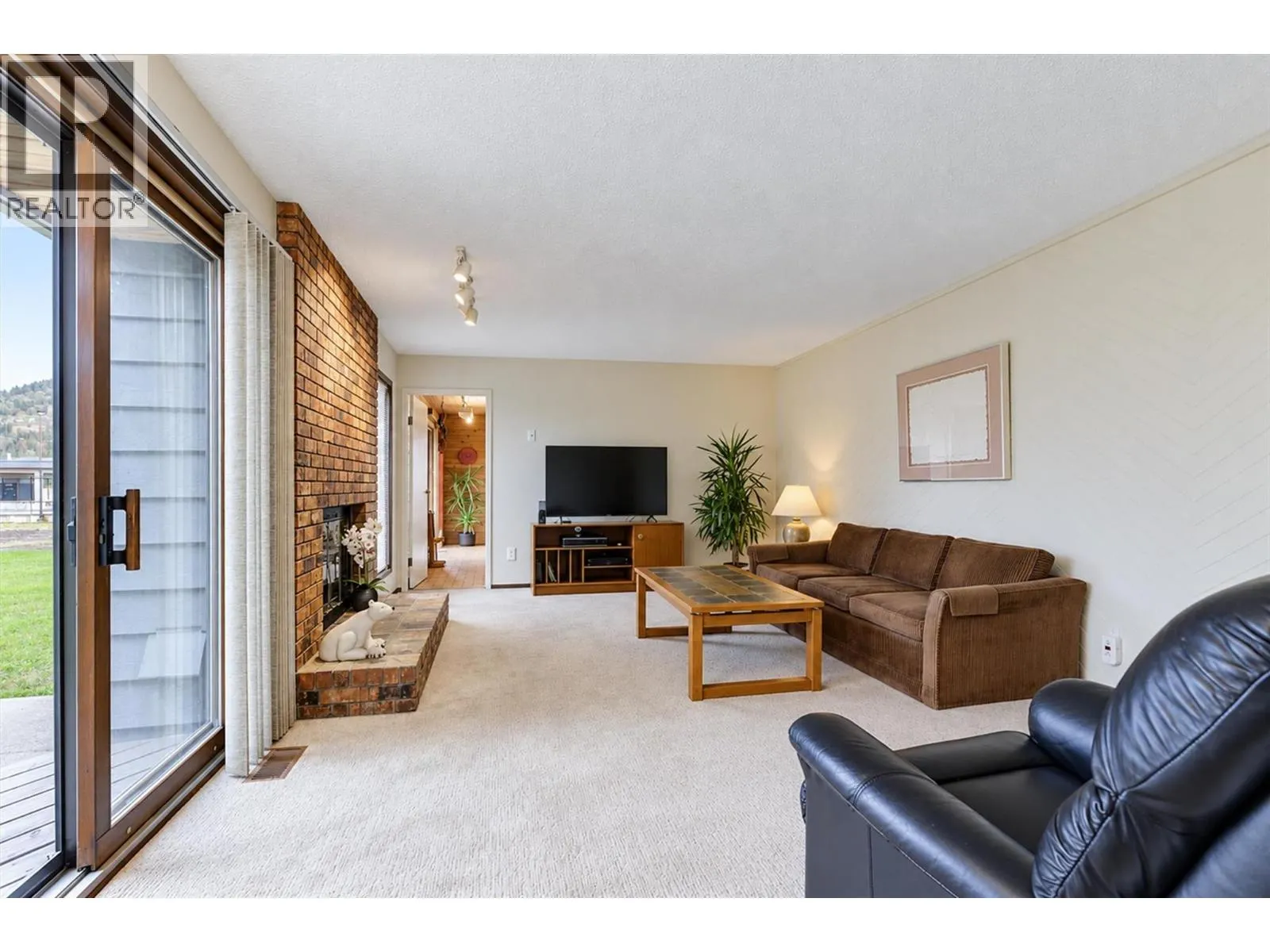 392 Valley Road N