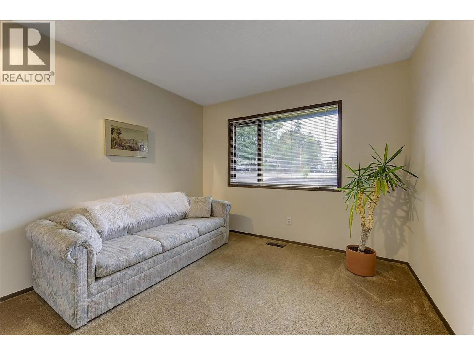 392 Valley Road N