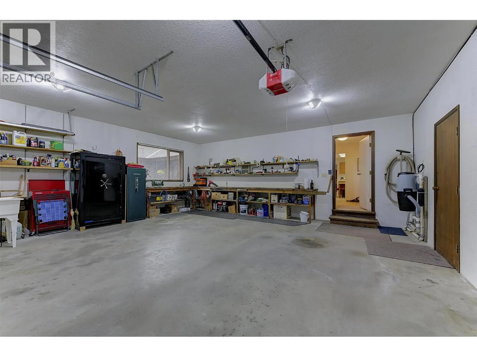 392 Valley Road N