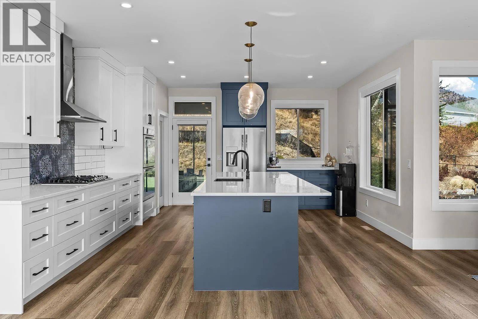 2822 Canyon Crest Drive