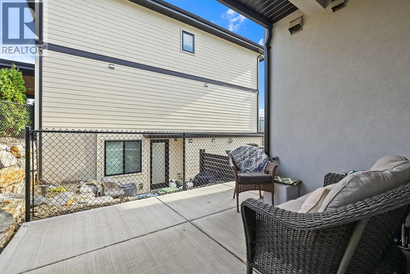 2822 Canyon Crest Drive