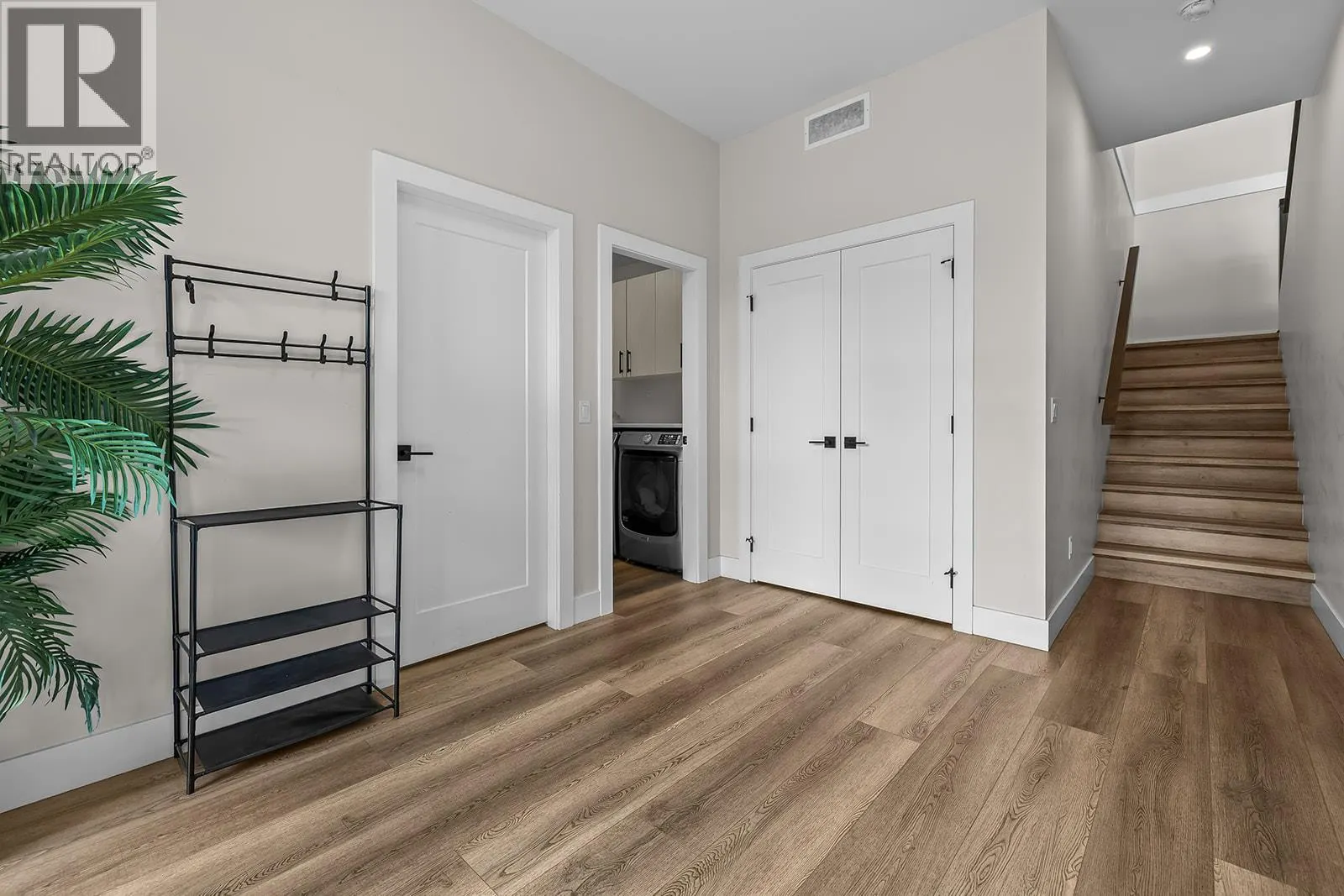 2822 Canyon Crest Drive