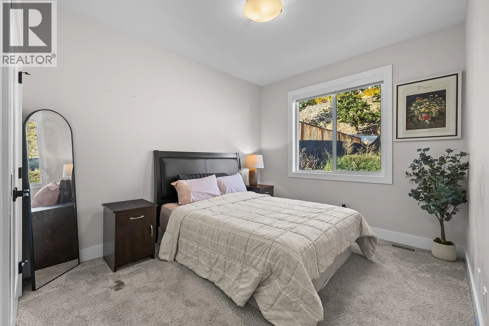 2822 Canyon Crest Drive