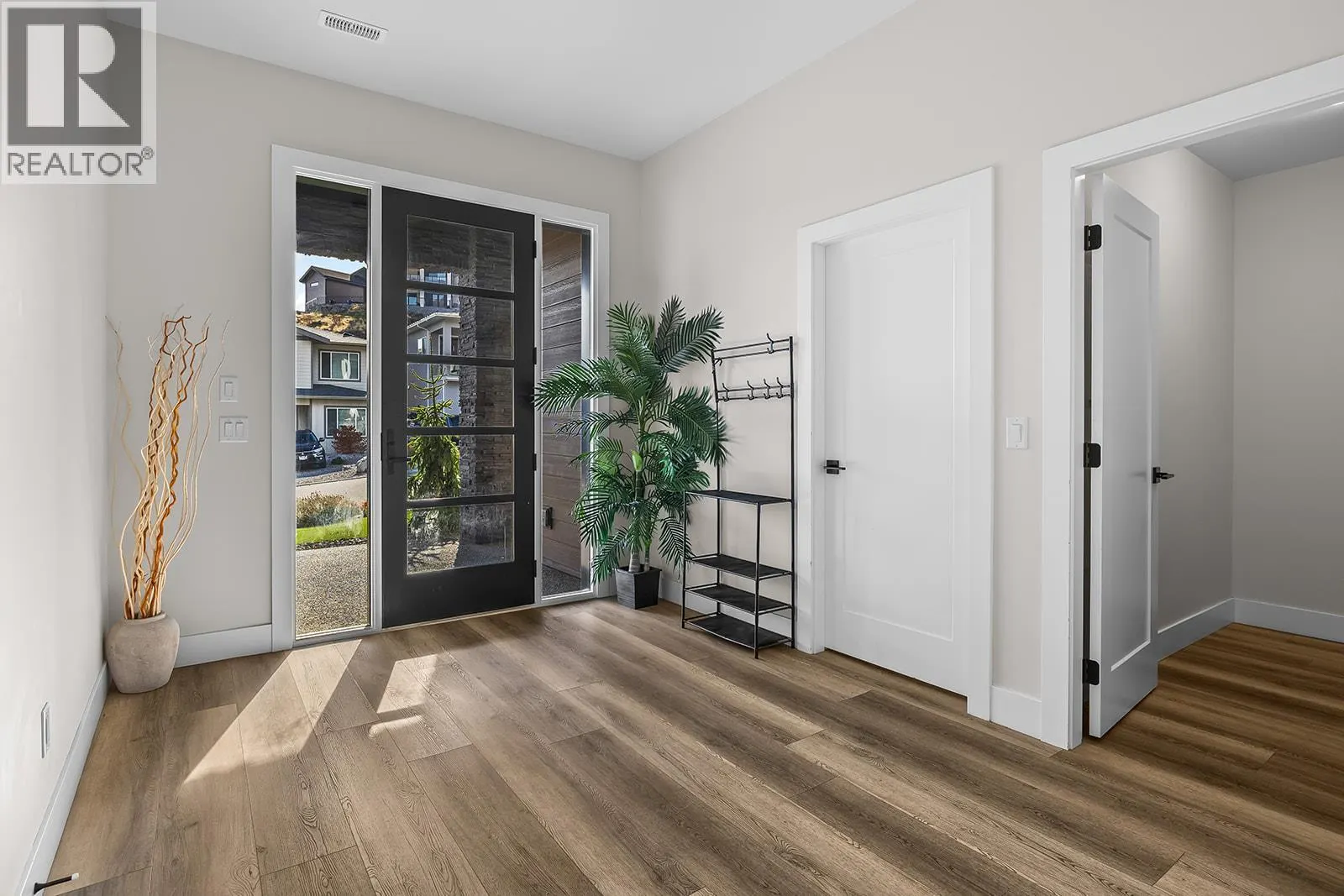 2822 Canyon Crest Drive