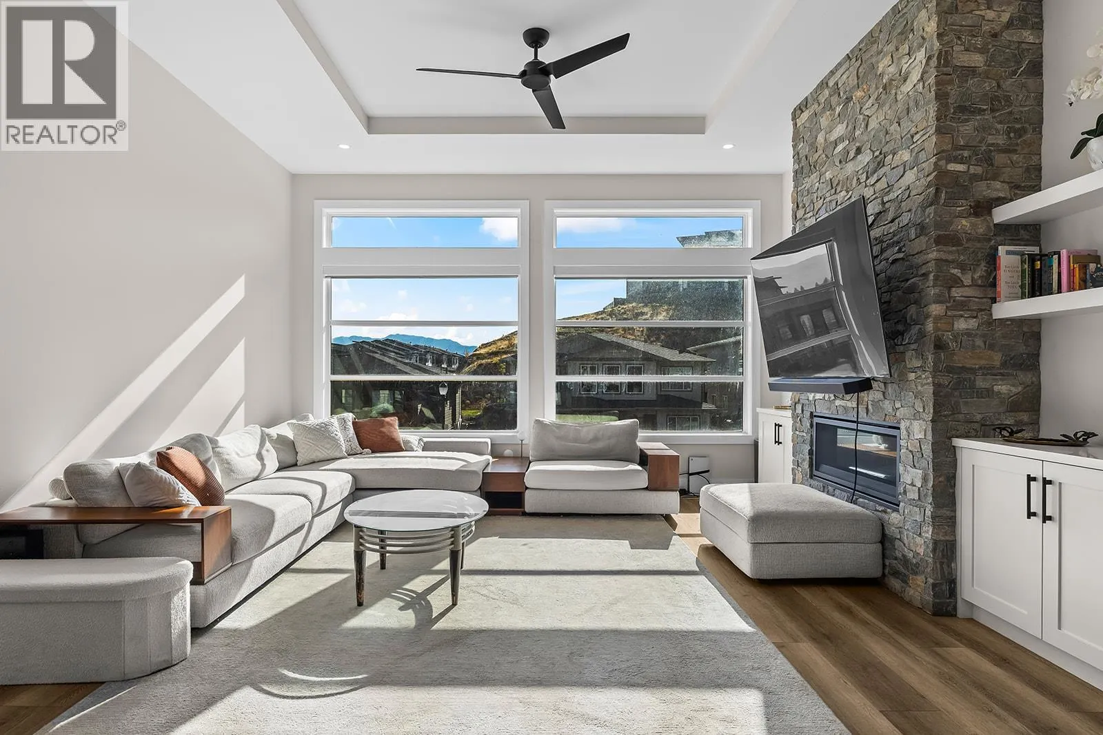 2822 Canyon Crest Drive