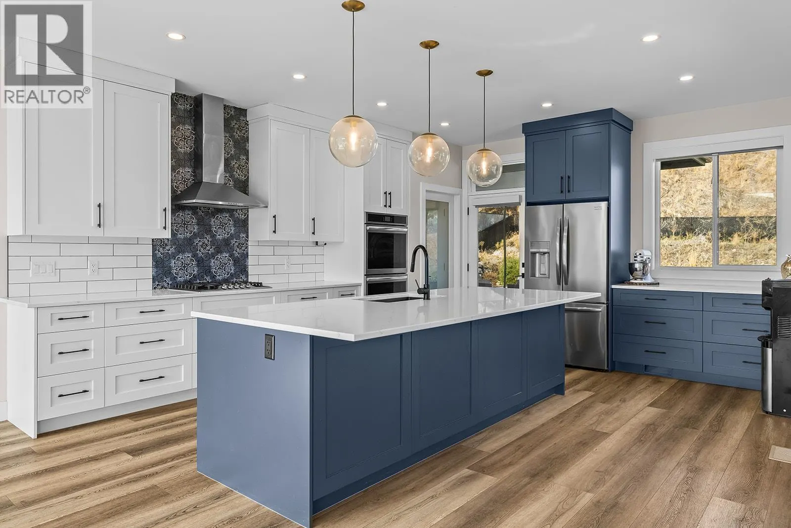 2822 Canyon Crest Drive
